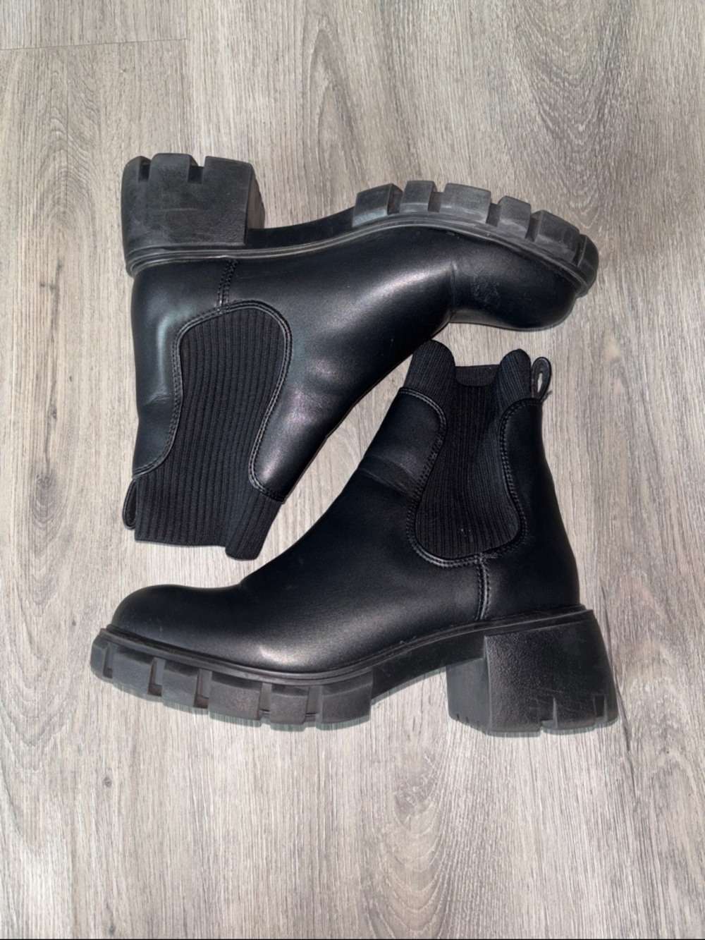 Steve Madden Black Chunky Chelsea Ankle Boots for Women